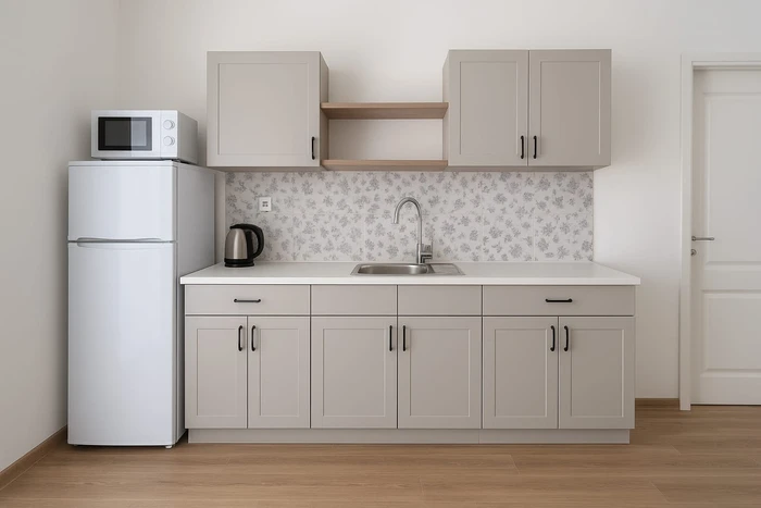 מטבח בסגנון כפרי כולל שיש אקרילי וכיור אמריקאי